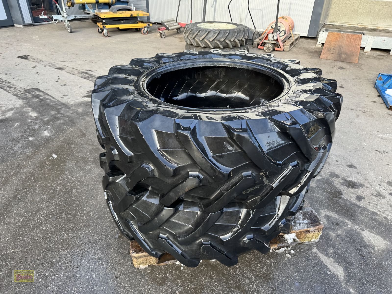 Rad типа Pirelli 420/70-R30 TM700 ca. 50% guter Zustand, Gebrauchtmaschine в Kötschach (Фотография 2)