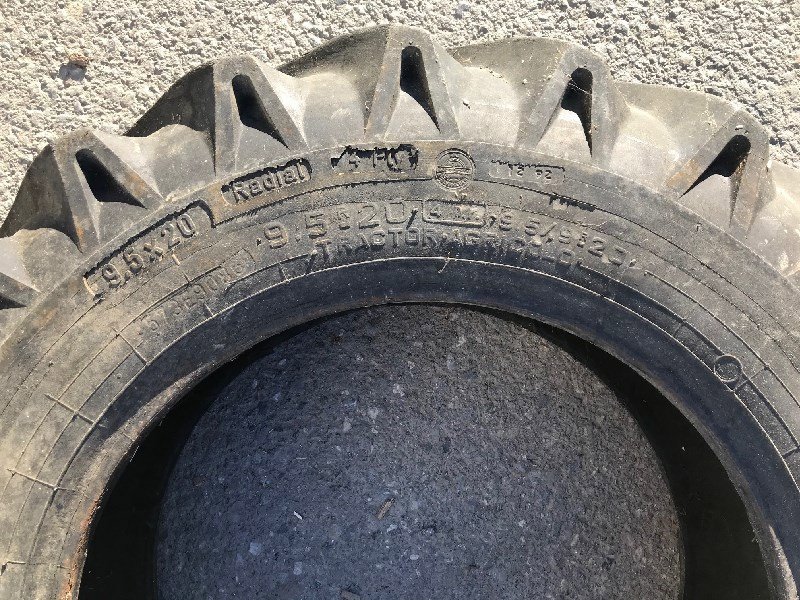 Rad типа Pirelli 9.5x20 Pneu, Gebrauchtmaschine в Chur (Фотография 2)