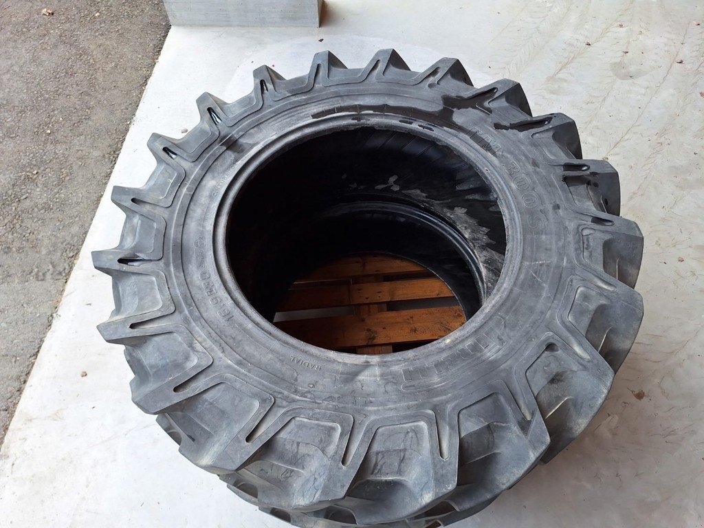 Rad del tipo Pirelli TM 300 S 420/85R30, Gebrauchtmaschine In Susten (Immagine 3)