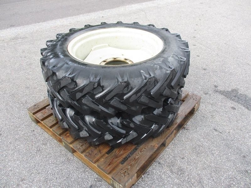 Rad des Typs Semperit 12,4/11 - 28 Räder, Gebrauchtmaschine in St. Marienkirchen (Bild 1)