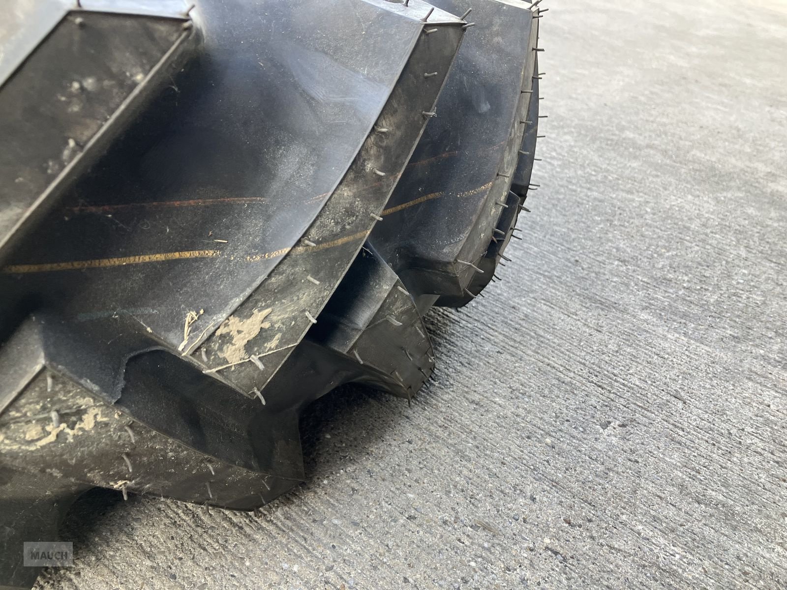 Rad типа Sonstige 1x 10.75-15.3 BKT Implement, Gebrauchtmaschine в Burgkirchen (Фотография 3)