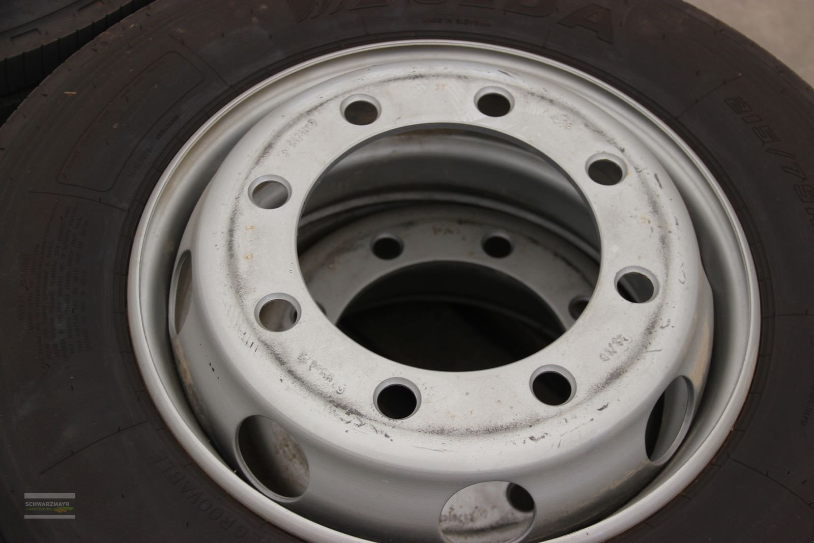 Rad des Typs Sonstige 215/75-17,5, Vorführmaschine in Aurolzmünster (Bild 6)