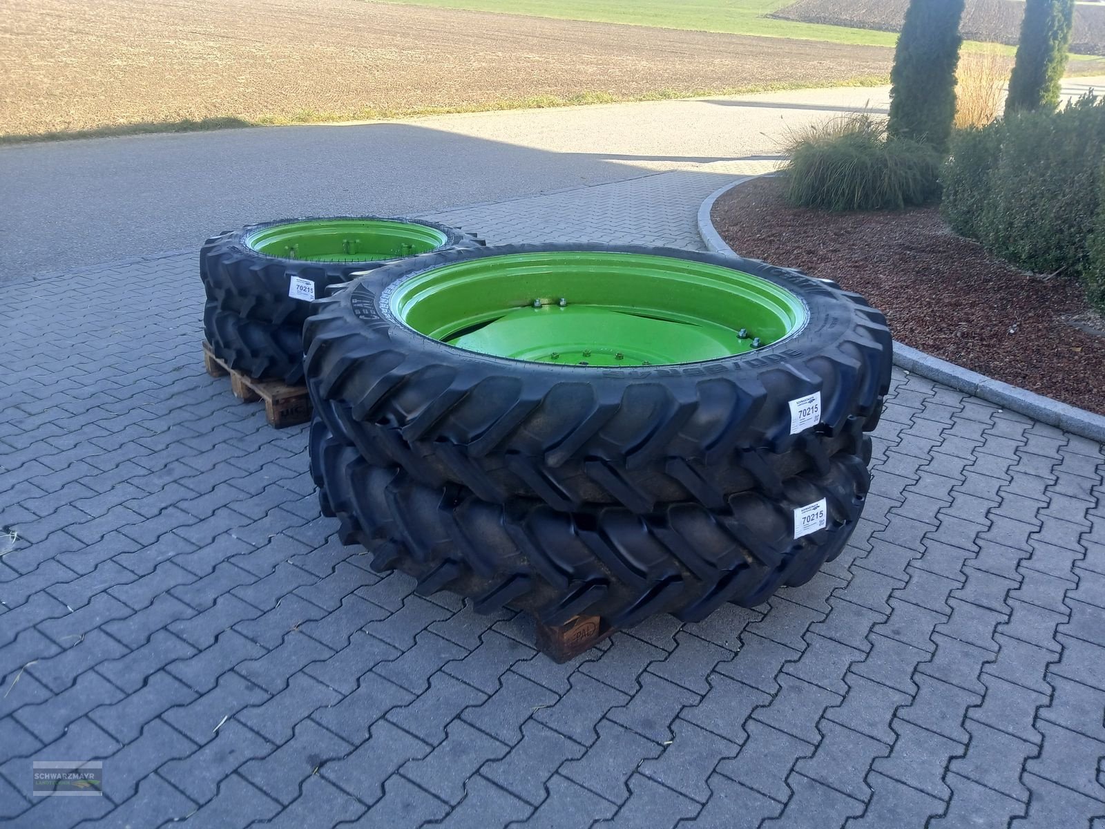 Rad des Typs Sonstige 300/95R46 + 230/95R32, Gebrauchtmaschine in Aurolzmünster (Bild 2)