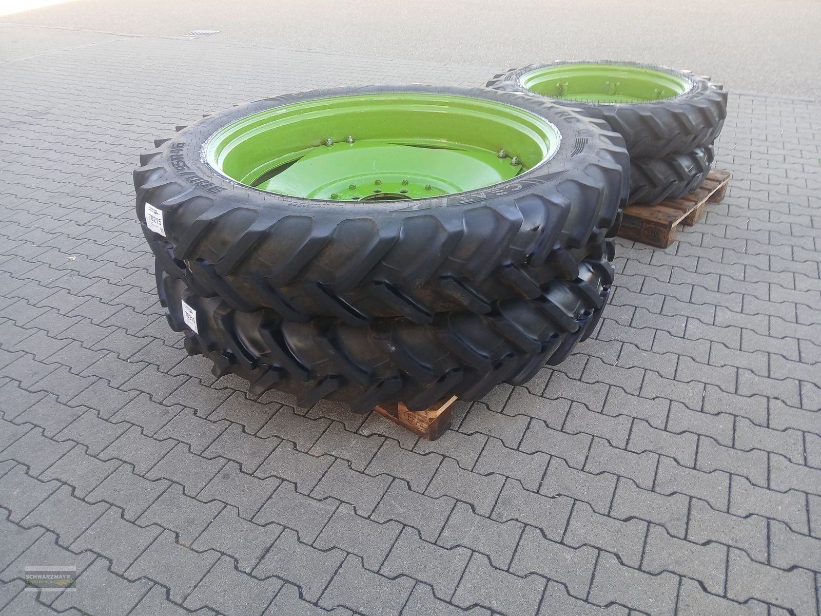 Rad des Typs Sonstige 300/95R46 + 230/95R32, Gebrauchtmaschine in Aurolzmünster (Bild 3)