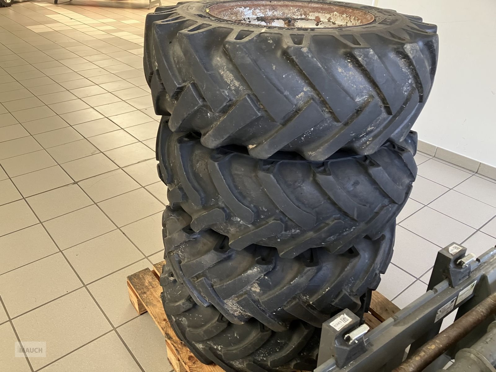 Rad типа Sonstige 4x 10.0/75-15.3 AS Kompletträder, Gebrauchtmaschine в Burgkirchen (Фотография 10)
