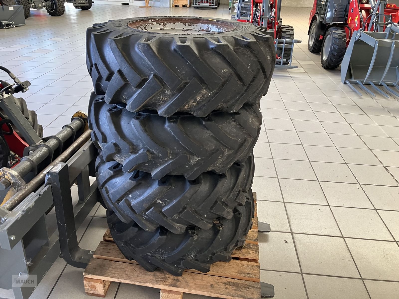 Rad типа Sonstige 4x 10.0/75-15.3 AS Kompletträder, Gebrauchtmaschine в Burgkirchen (Фотография 1)