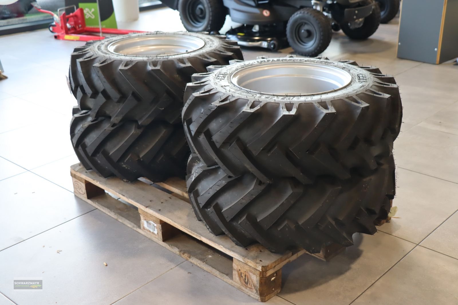 Rad des Typs Sonstige BKT 10.0/75-15,3 AS für Weidemann 1100 1200 1300, Vorführmaschine in Aurolzmünster (Bild 3)