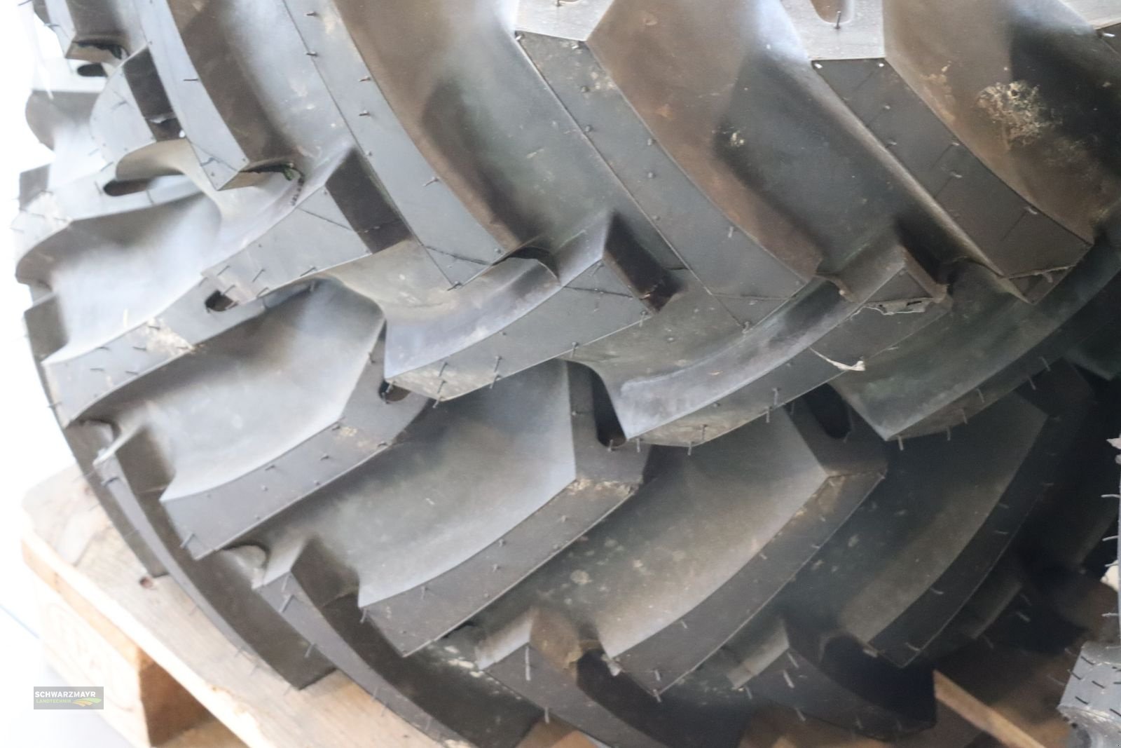 Rad des Typs Sonstige BKT 10.0/75-15,3 AS für Weidemann 1100 1200 1300, Vorführmaschine in Aurolzmünster (Bild 8)