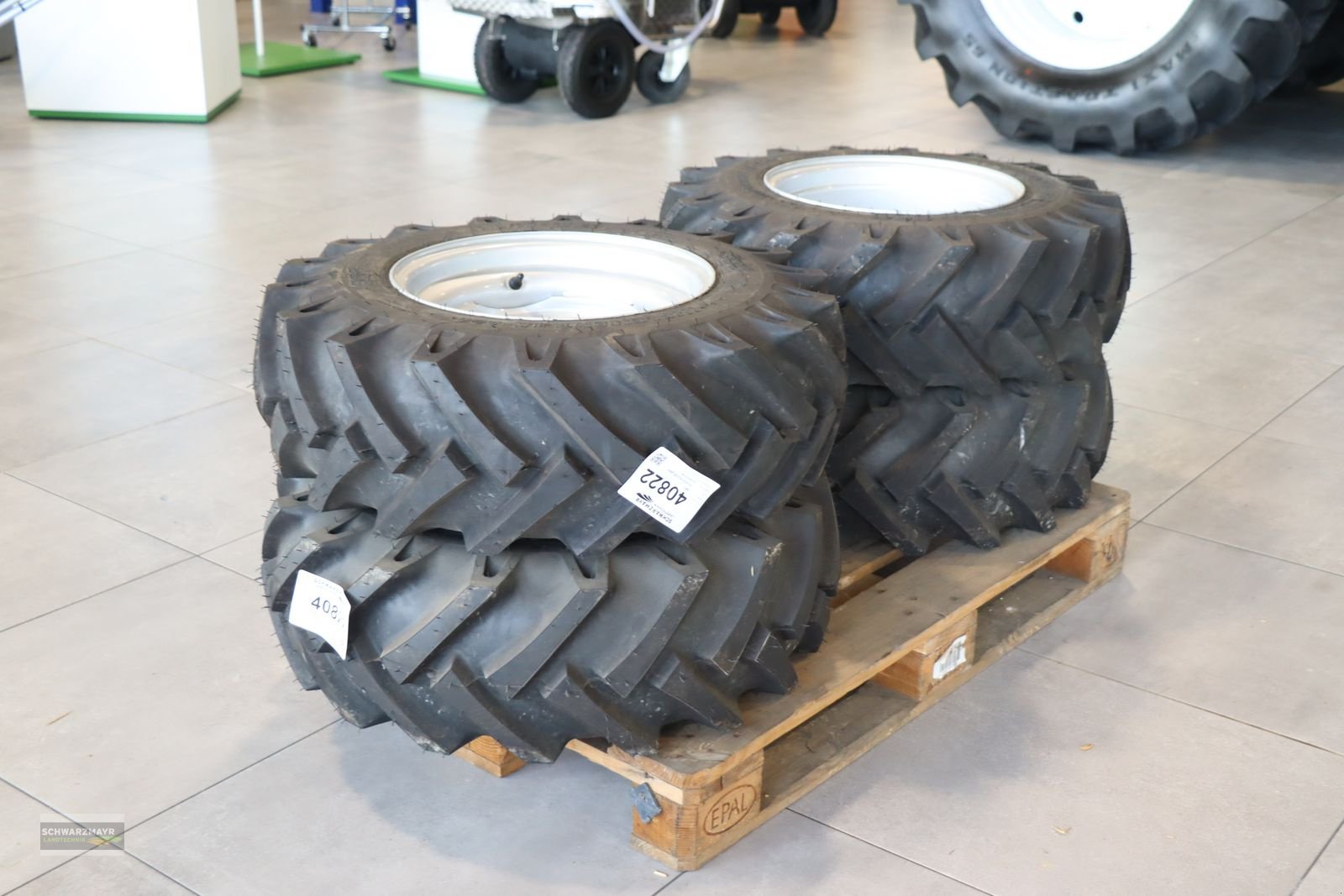 Rad des Typs Sonstige BKT 10.0/75-15,3 AS für Weidemann 1100 1200 1300, Vorführmaschine in Aurolzmünster (Bild 4)