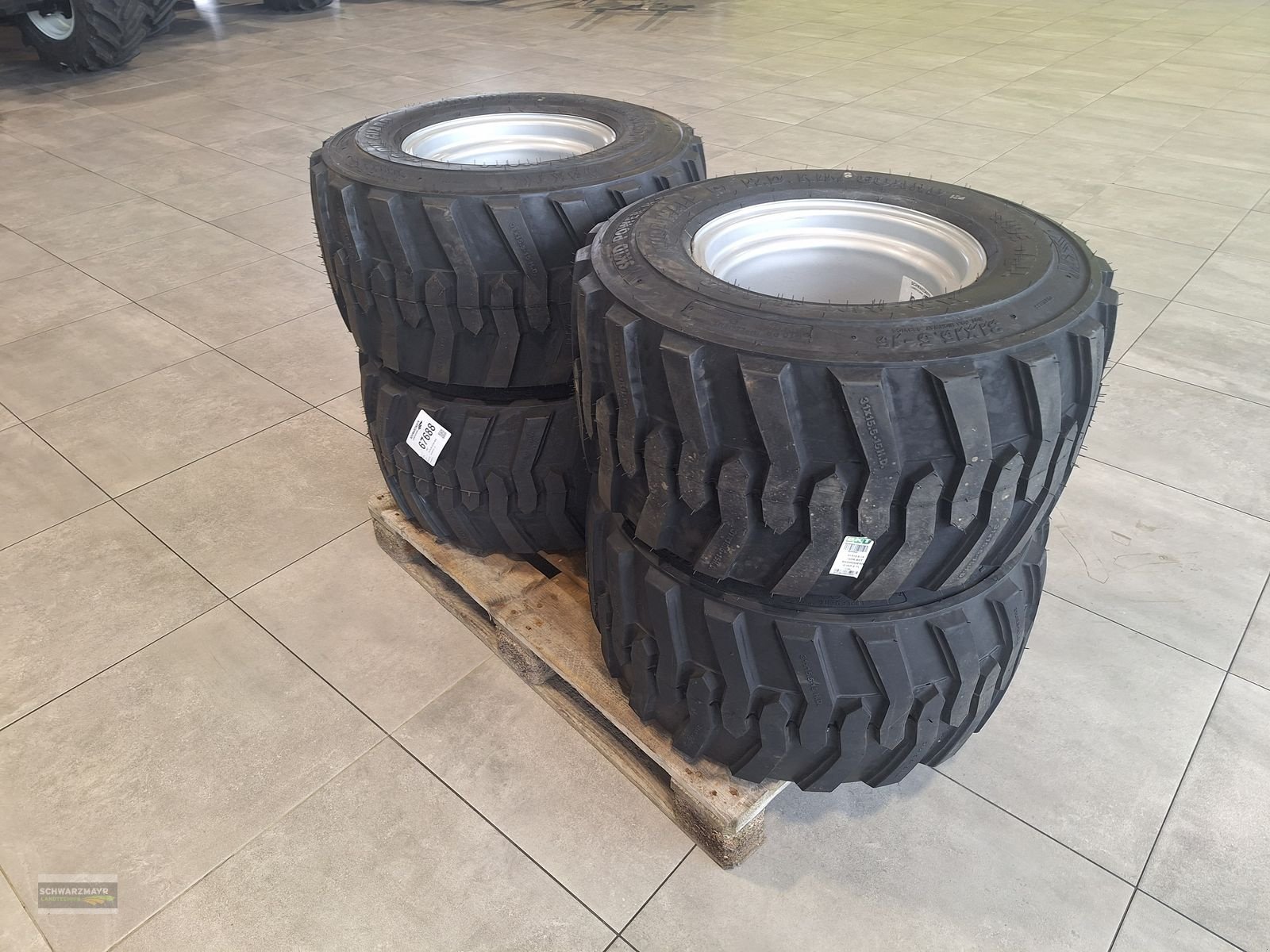 Rad typu Sonstige BKT 31x15.50-15 EM SKID, Neumaschine v Gampern (Obrázek 5)