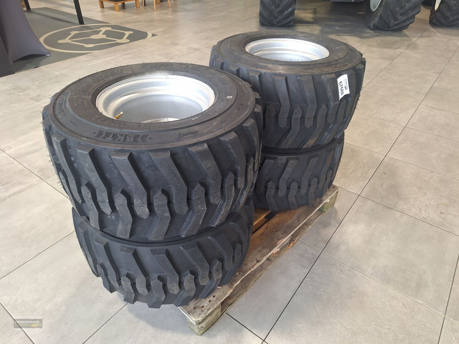 Rad typu Sonstige BKT 31x15.50-15 EM SKID, Neumaschine v Gampern (Obrázek 4)
