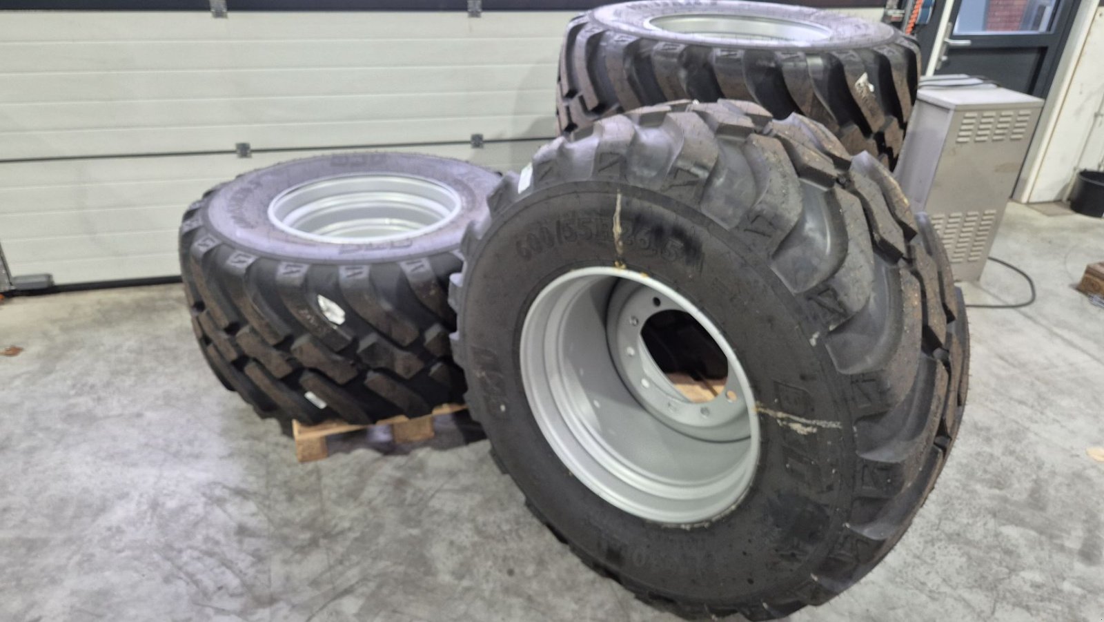 Rad des Typs Sonstige BKT FL630 Ultra 600/55R26.5 Nieuwe banden, Neumaschine in Schoonebeek (Bild 1)