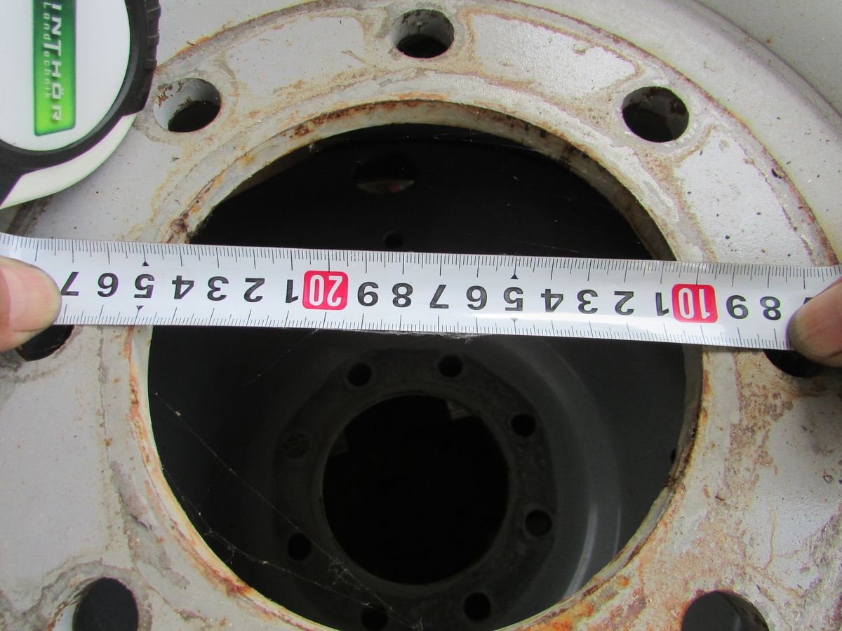 Rad des Typs Sonstige Felgen 15x34 passend für Massey Ferguson, Gebrauchtmaschine in Saxen (Bild 2)