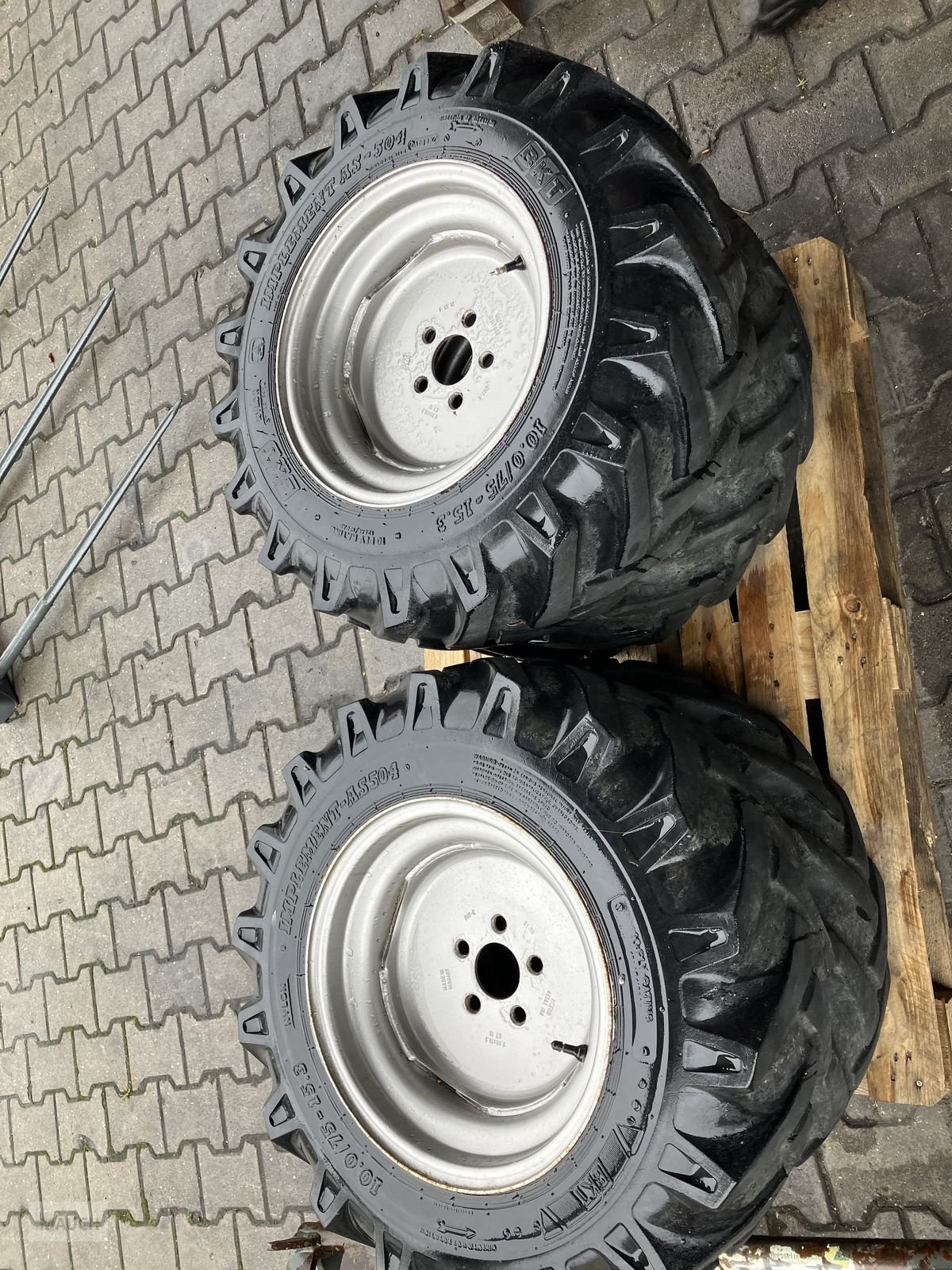 Rad typu Sonstige Kompletträder 10.0/75-15.3, Gebrauchtmaschine v Burgkirchen (Obrázek 2)