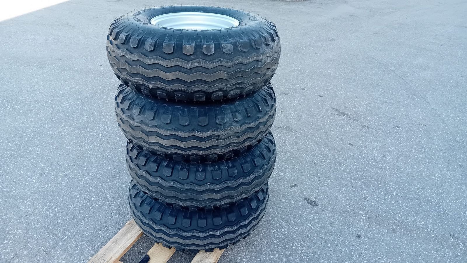 Rad tipa Sonstige Kompletträder 11.5/80-15.3, Vorführmaschine u NATTERNBACH (Slika 13)