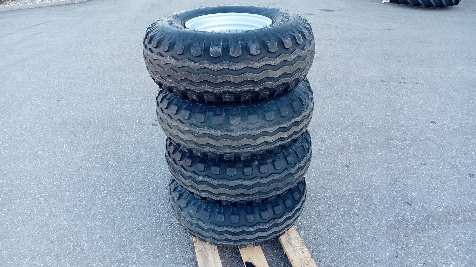 Rad tipa Sonstige Kompletträder 11.5/80-15.3, Vorführmaschine u NATTERNBACH (Slika 12)