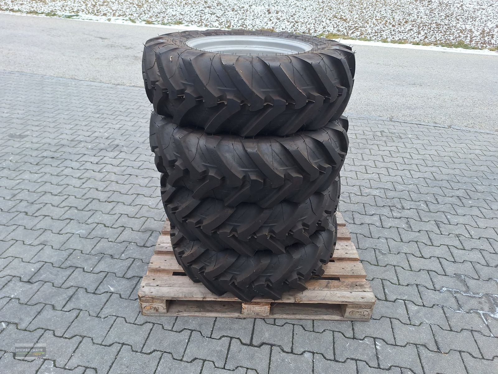 Rad des Typs Sonstige Michelin 280/80R20, Neumaschine in Aurolzmünster (Bild 5)