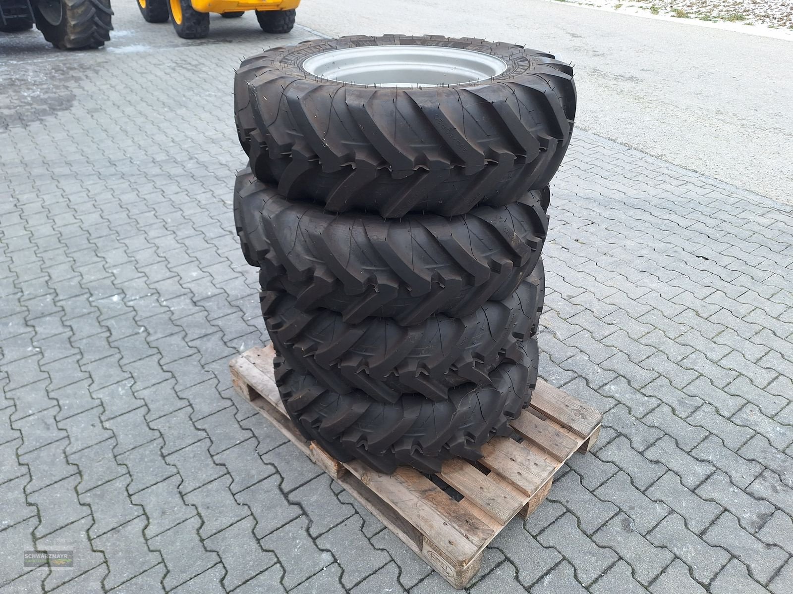 Rad des Typs Sonstige Michelin 280/80R20, Neumaschine in Aurolzmünster (Bild 4)