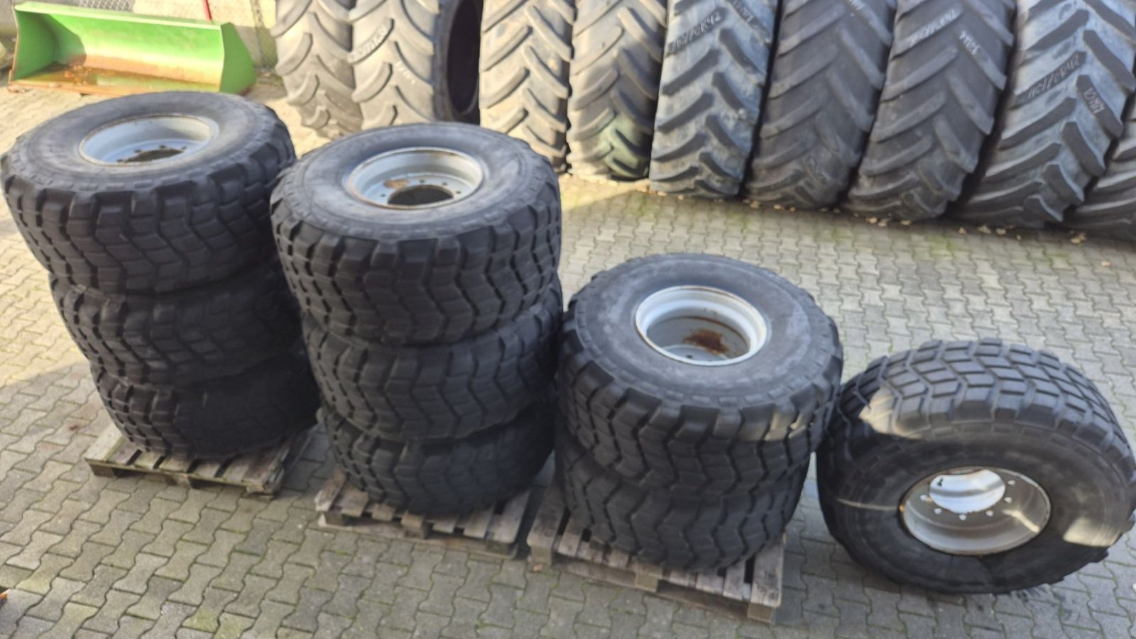 Rad des Typs Sonstige Michelin 525/65R20.5 op velg 20.5R20.5, Gebrauchtmaschine in Schoonebeek (Bild 4)