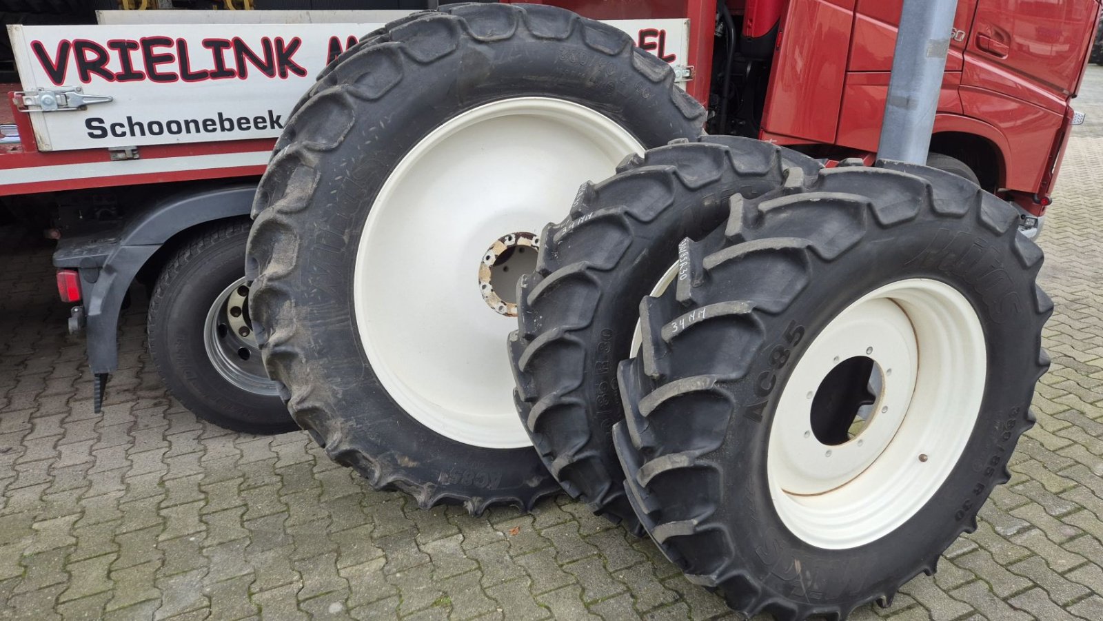 Rad typu Sonstige Mitas AC85 op New Holland velgen 380/90R46 en 380/85R30, Gebrauchtmaschine v Schoonebeek (Obrázek 1)
