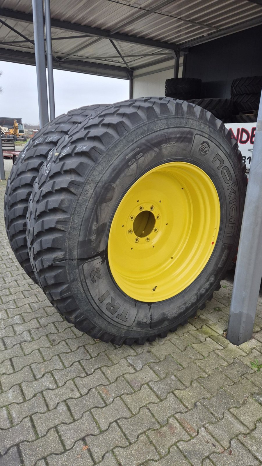 Rad типа Sonstige NOKIAN TRI 2 540/80R38 en 440/80R28 op velgen, Gebrauchtmaschine в Schoonebeek (Фотография 3)