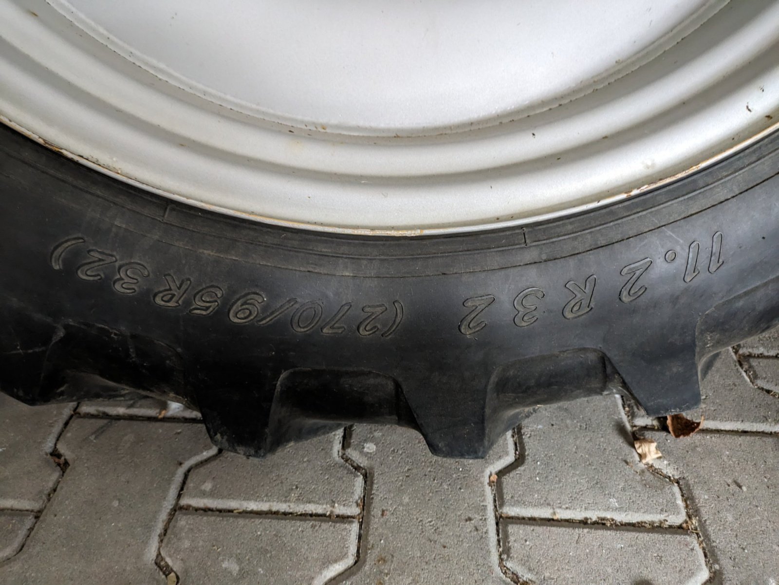 Rad типа Sonstige Pflegebereifung, Gebrauchtmaschine в Osterhofen (Фотография 2)