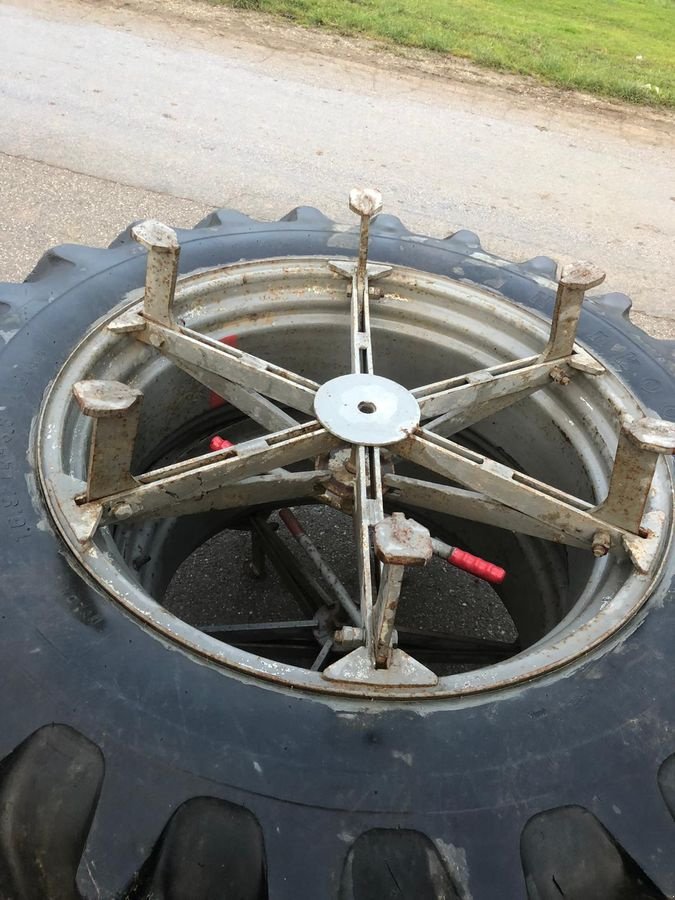 Rad del tipo Sonstige Zwillingsreifen 16.9/14-38, Gebrauchtmaschine In NATTERNBACH (Immagine 2)