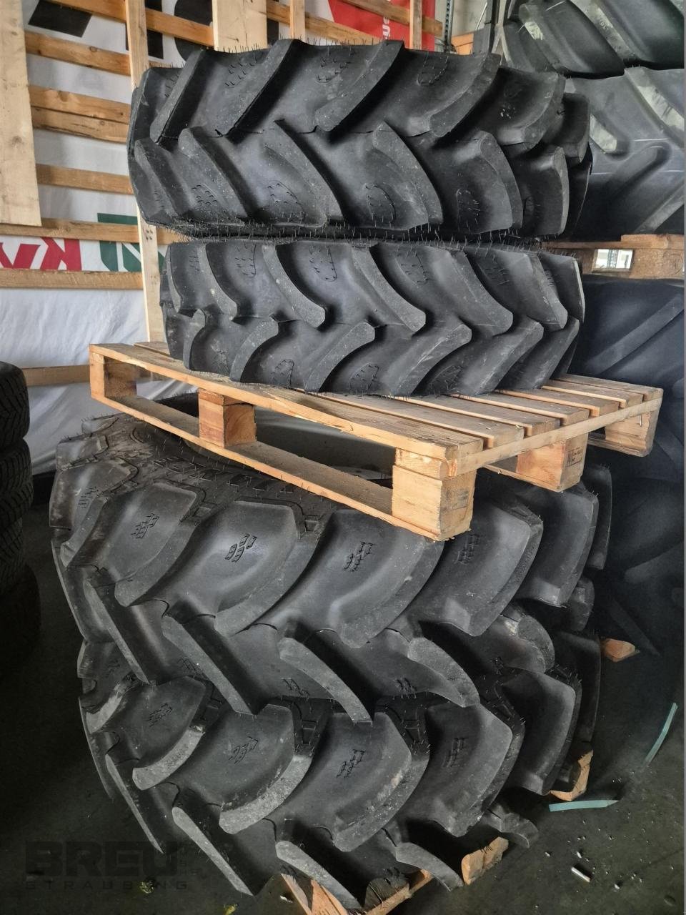 Rad des Typs Steyr 280/85R20 +380/85R28  CNH Farmall A, Neumaschine in Straubing (Bild 2)