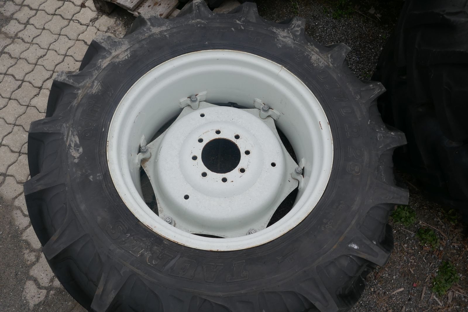 Rad of the type Taurus 420/70R28 mit NH Felge, Gebrauchtmaschine in Villach (Picture 1)