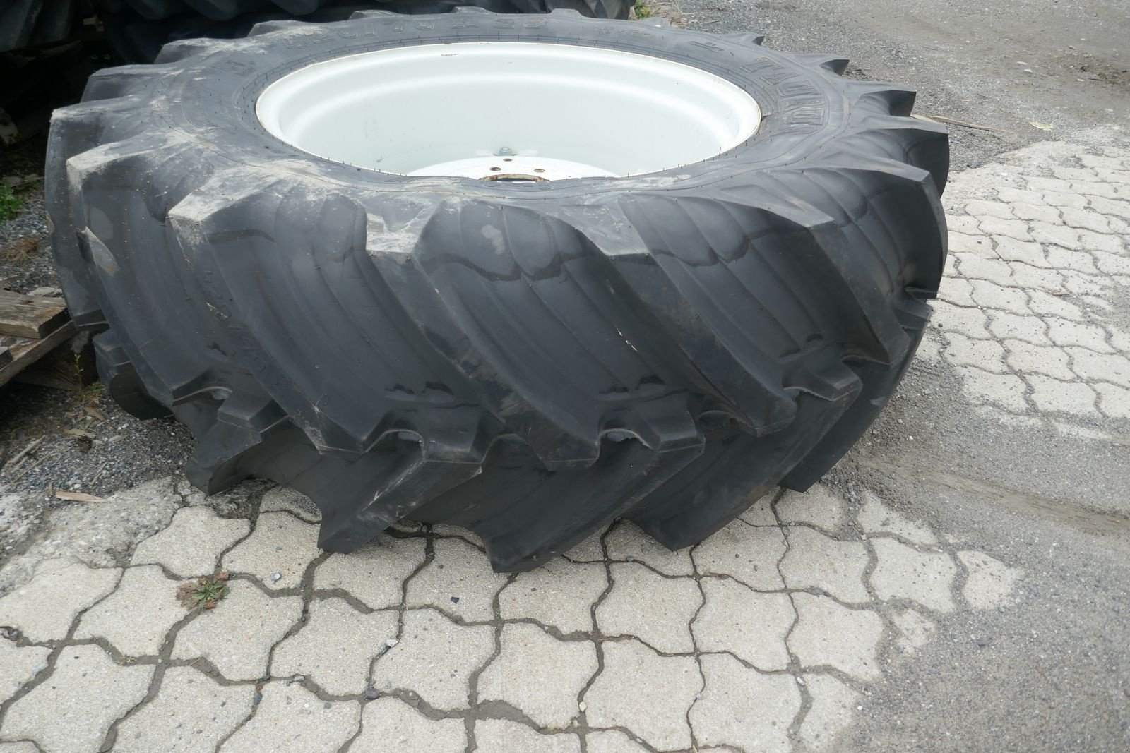 Rad of the type Taurus 420/70R28 mit NH Felge, Gebrauchtmaschine in Villach (Picture 6)