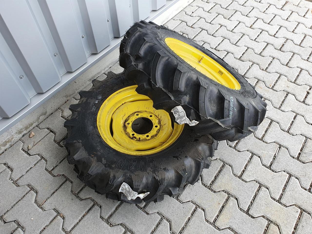 Rad des Typs Titan 8-16 x2, Neumaschine in Zweibrücken (Bild 1)