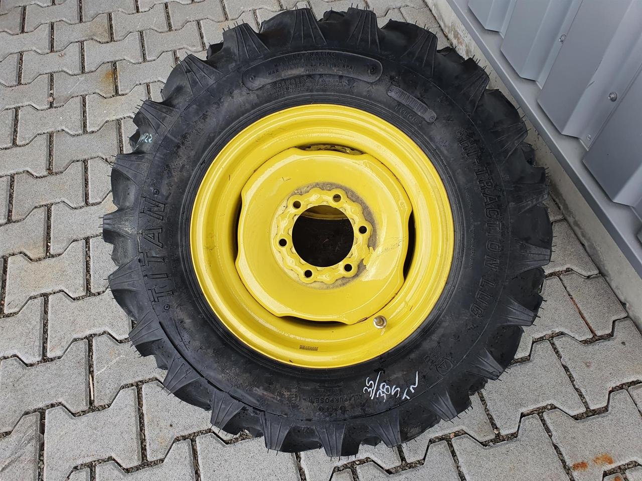 Rad des Typs Titan 8-16 x2, Neumaschine in Zweibrücken (Bild 2)