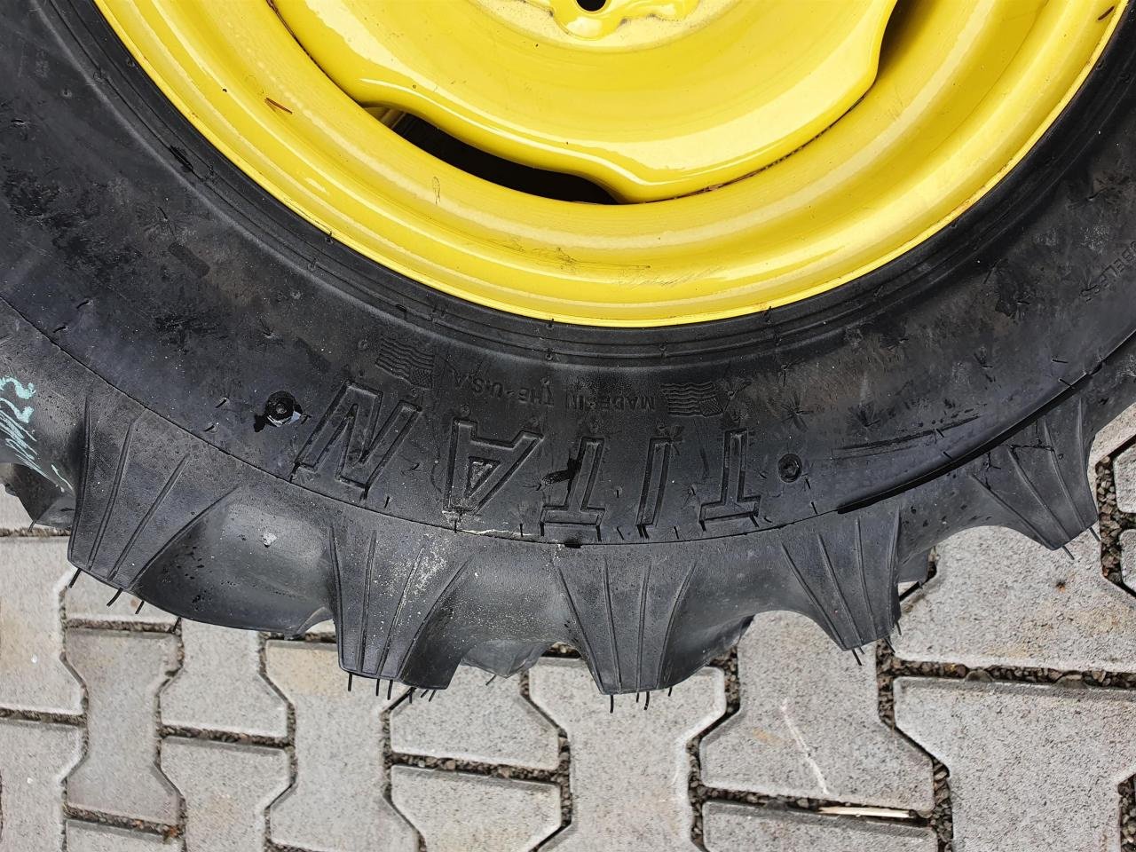 Rad des Typs Titan 8-16 x2, Neumaschine in Zweibrücken (Bild 4)