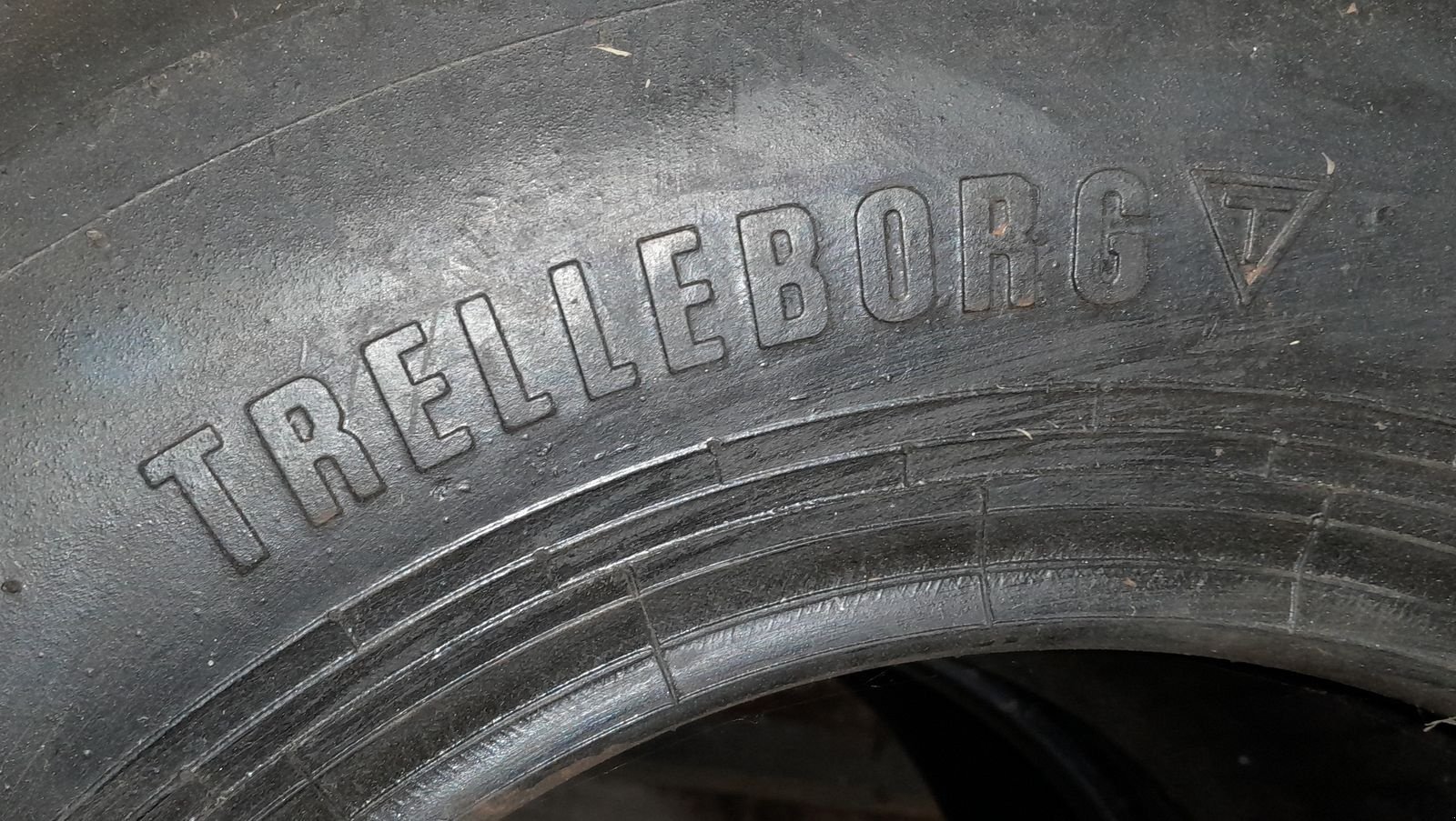 Rad des Typs Trelleborg 31x15.50-15 Trelleborg T412,8, Neumaschine in Bergheim (Bild 4)