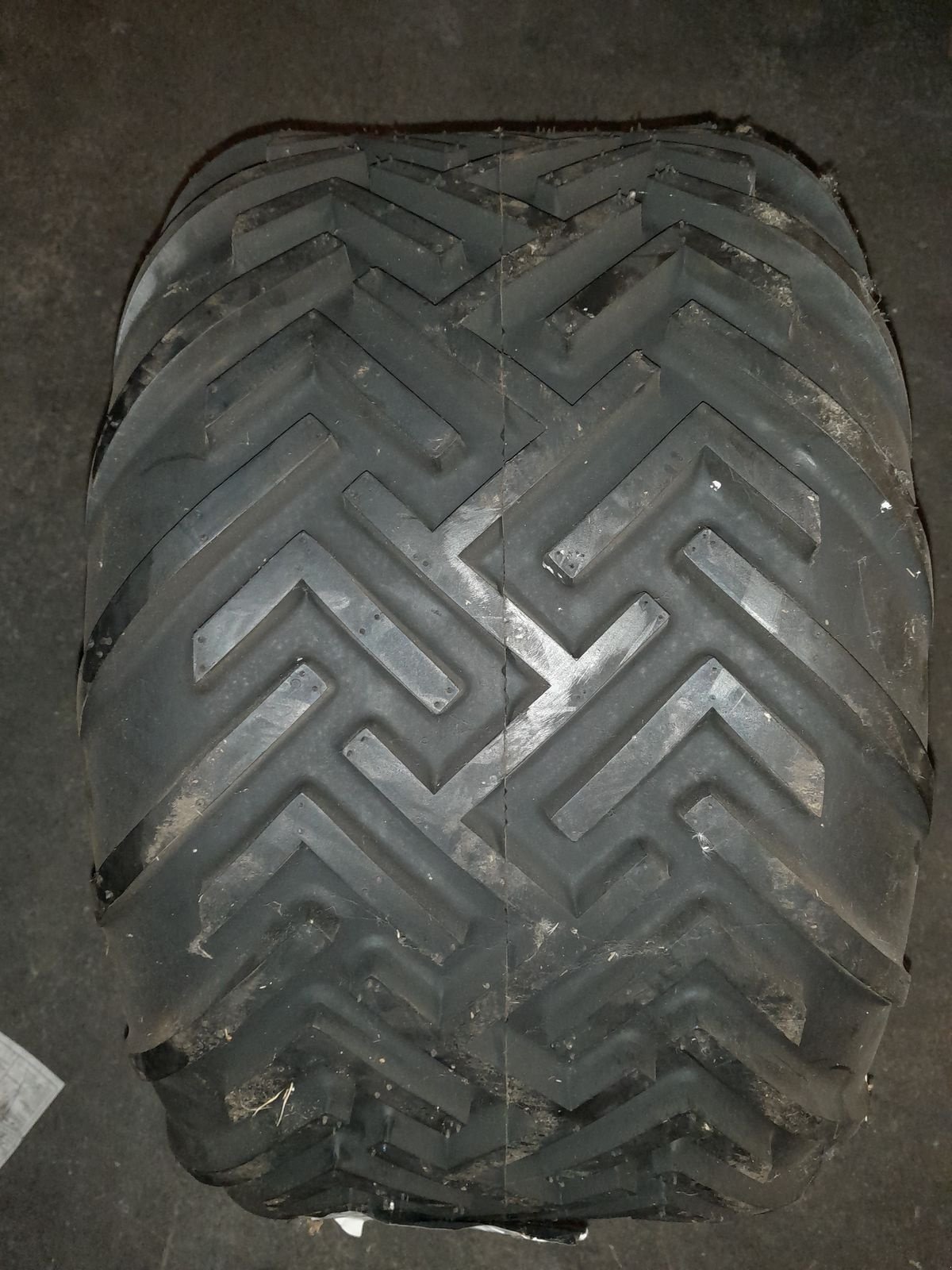 Rad des Typs Trelleborg 31x15.50-15 Trelleborg T412,8, Neumaschine in Bergheim (Bild 2)