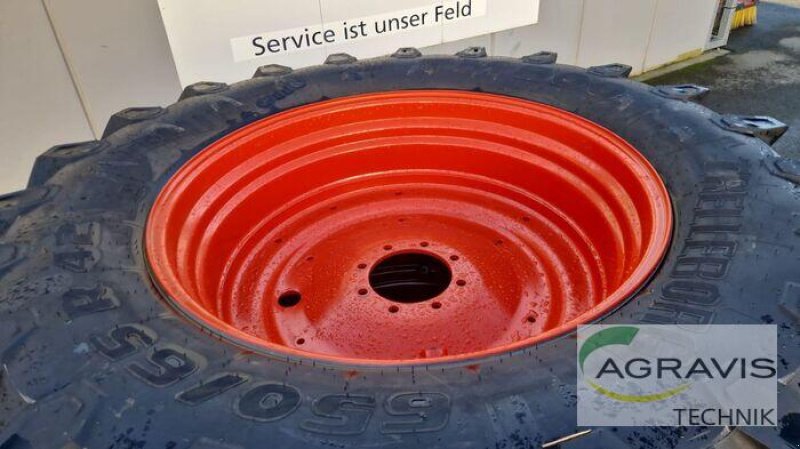 Rad des Typs Trelleborg 650/65 R 42, Neumaschine in Melle-Wellingholzhausen (Bild 4)