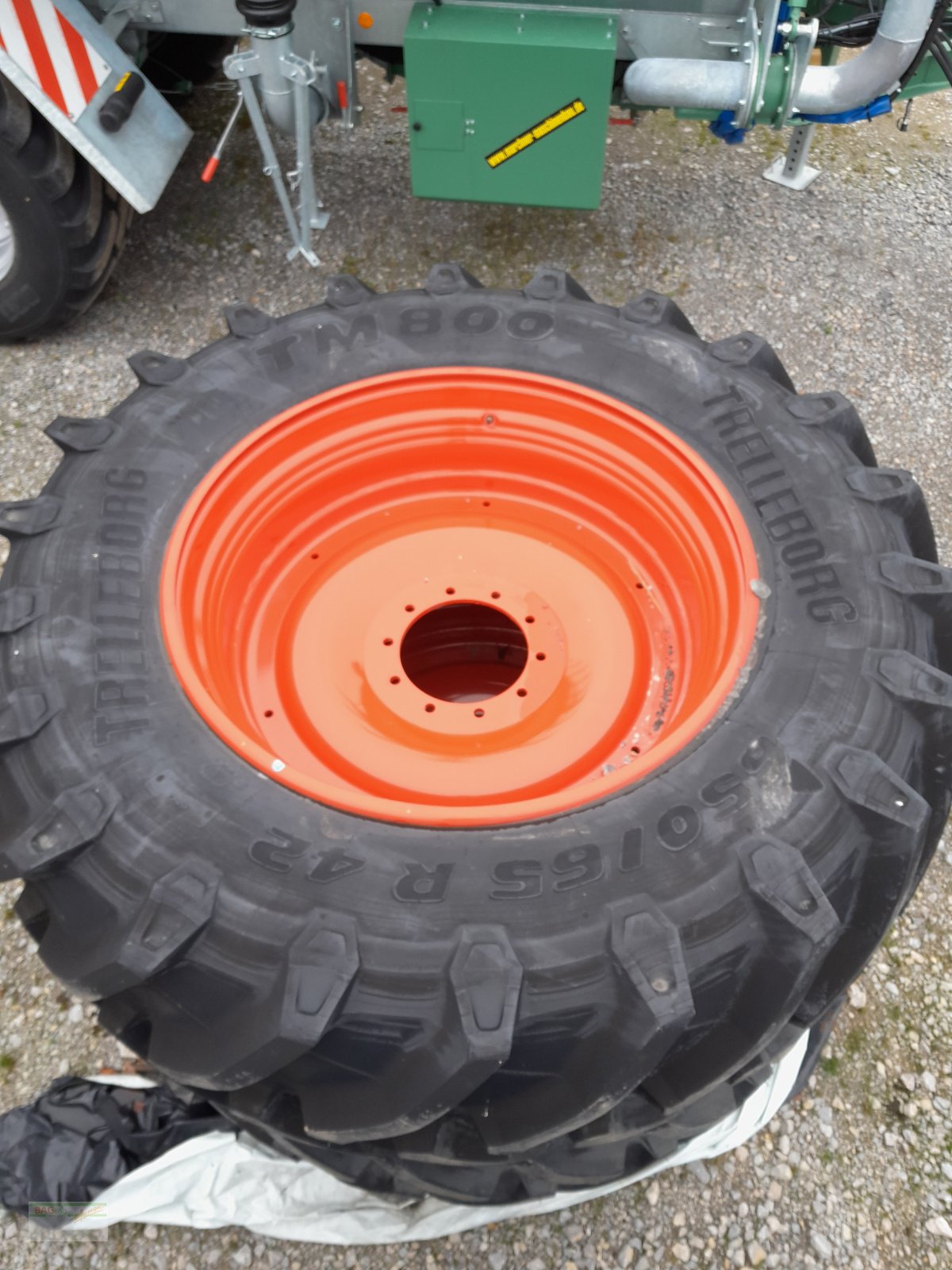 Rad des Typs Trelleborg 650/65 R42, Neumaschine in Ingelfingen-Stachenhausen (Bild 1)