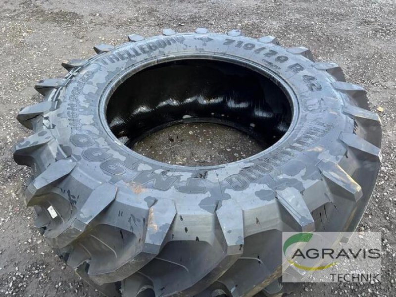 Rad des Typs Trelleborg 710/70 R 42, Neumaschine in Meppen-Versen (Bild 1)