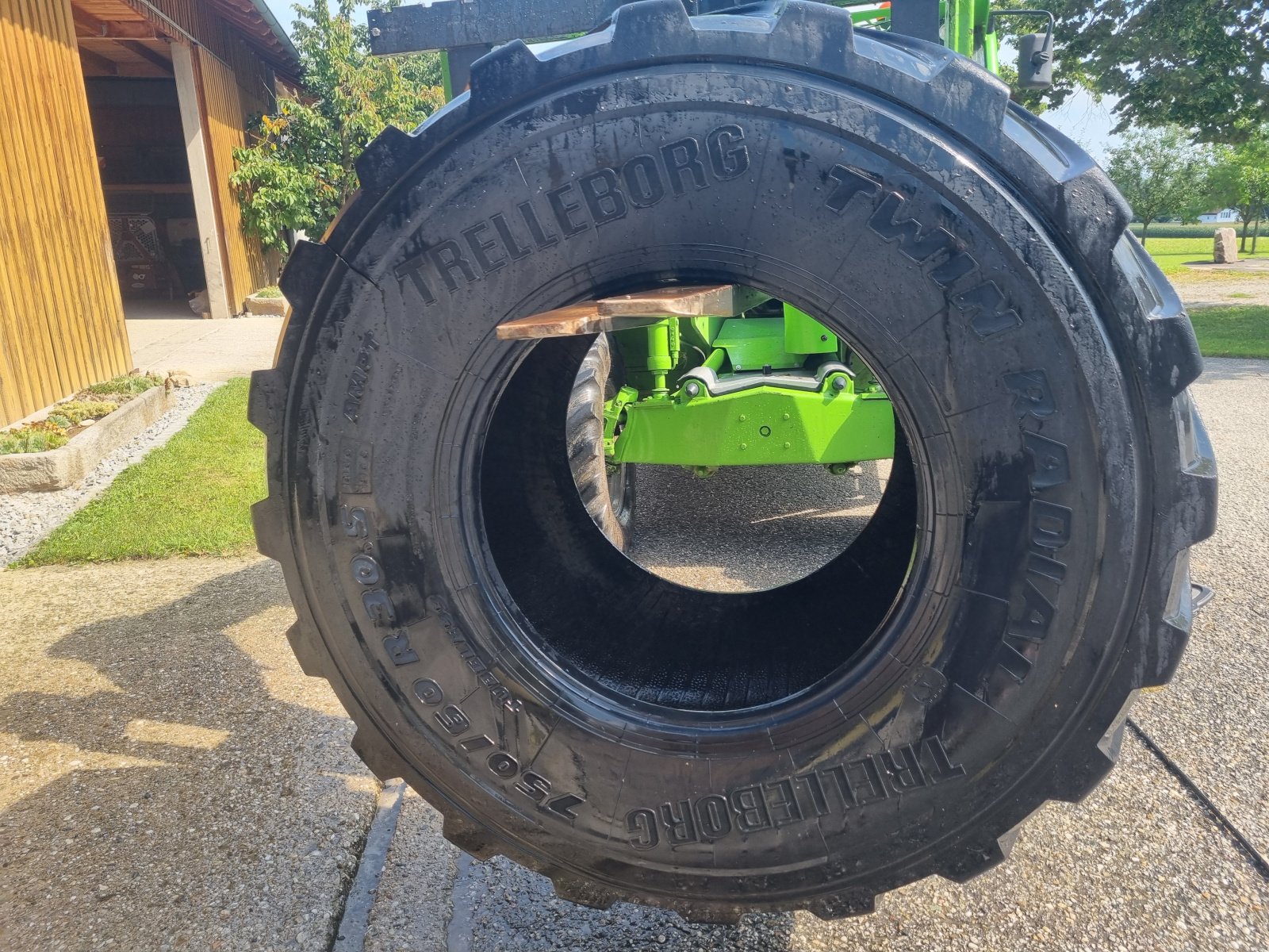 Rad des Typs Trelleborg 750/60 R30.5, Gebrauchtmaschine in Taufkirchen an der Pram  (Bild 1)