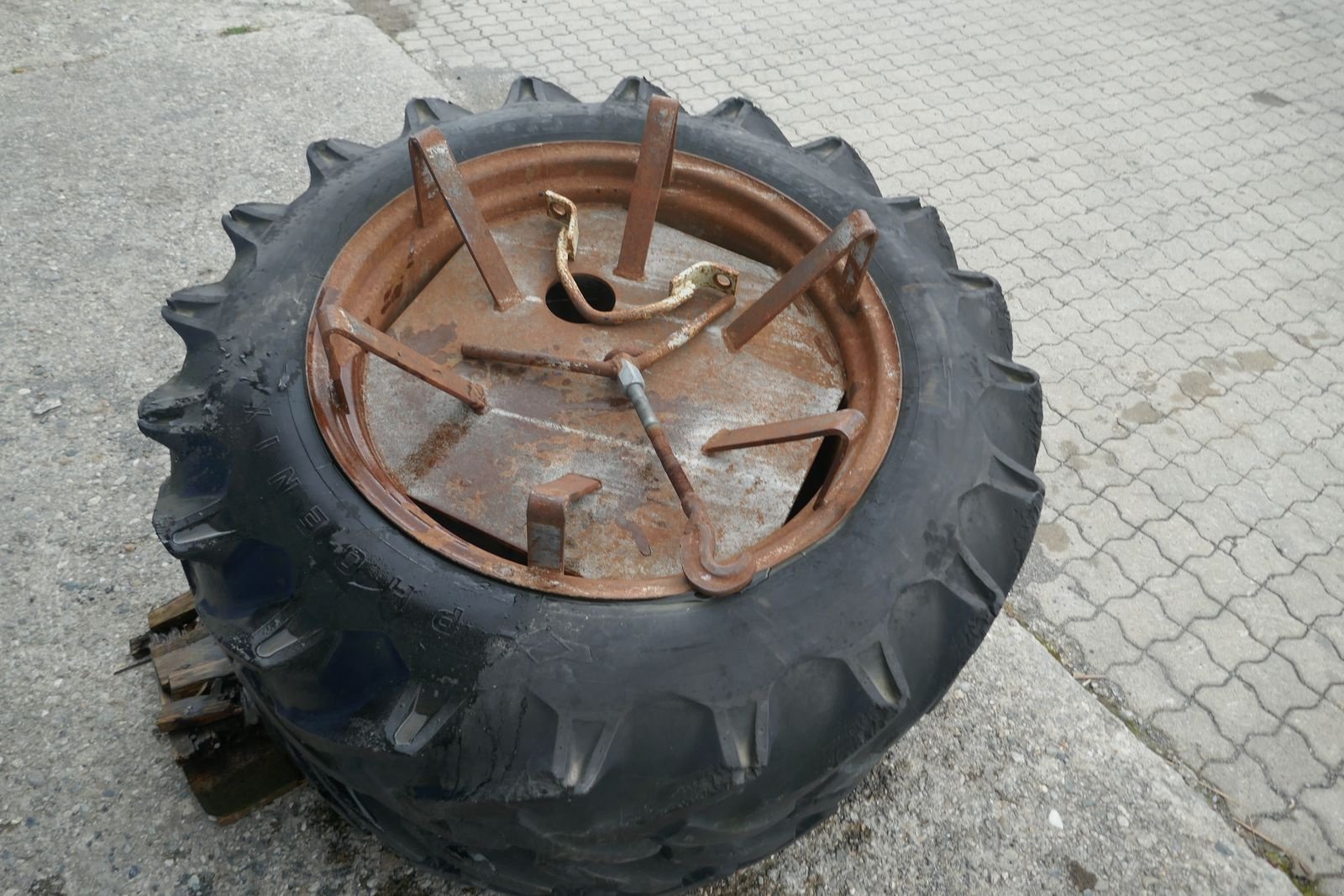 Rad tipa Trinker 12.4/11- R 28 Zwillingräder, Gebrauchtmaschine u Villach (Slika 2)