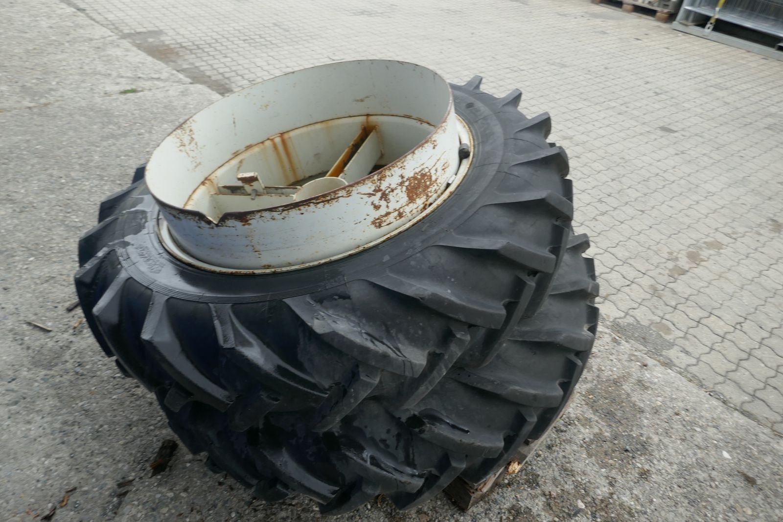 Rad typu Trinker 12.4-32 Zwillingräder, Gebrauchtmaschine v Villach (Obrázek 5)