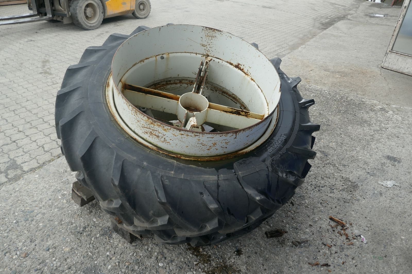 Rad typu Trinker 12.4-32 Zwillingräder, Gebrauchtmaschine v Villach (Obrázek 8)