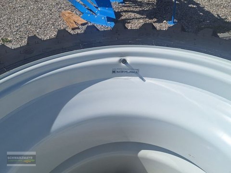 Rad des Typs Trinker 230/95R32, Neumaschine in Aurolzmünster (Bild 8)