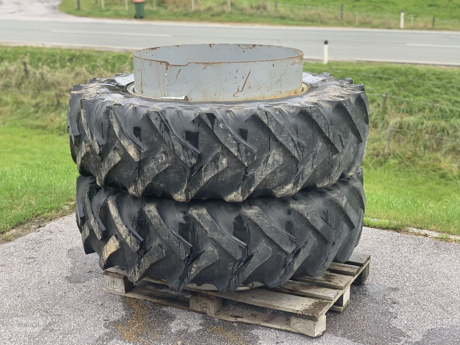 Rad Türe ait Trinker Zwillingsräder 16.9-34, Gebrauchtmaschine içinde Eben (resim 1)