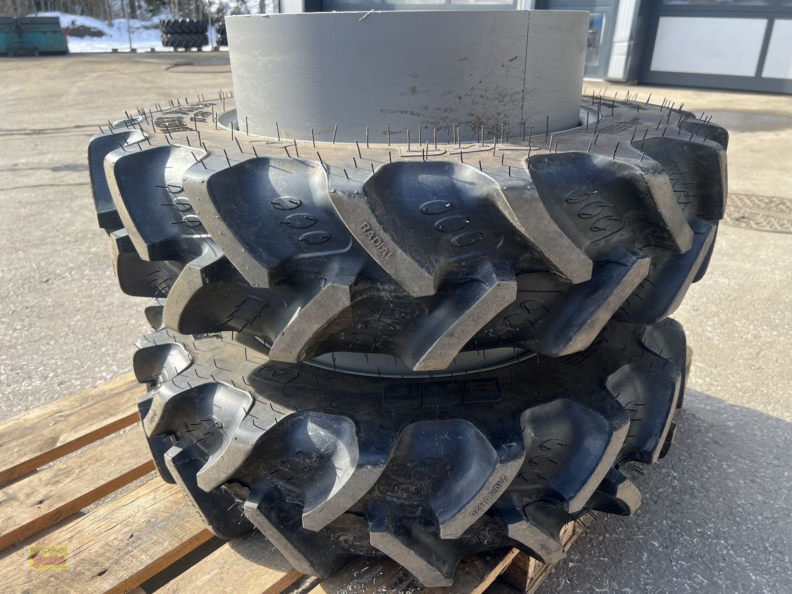 Rad van het type Trinker Zwillingsräder 210/90R20 zu 280/70R20, Vorführmaschine in Kötschach (Foto 5)