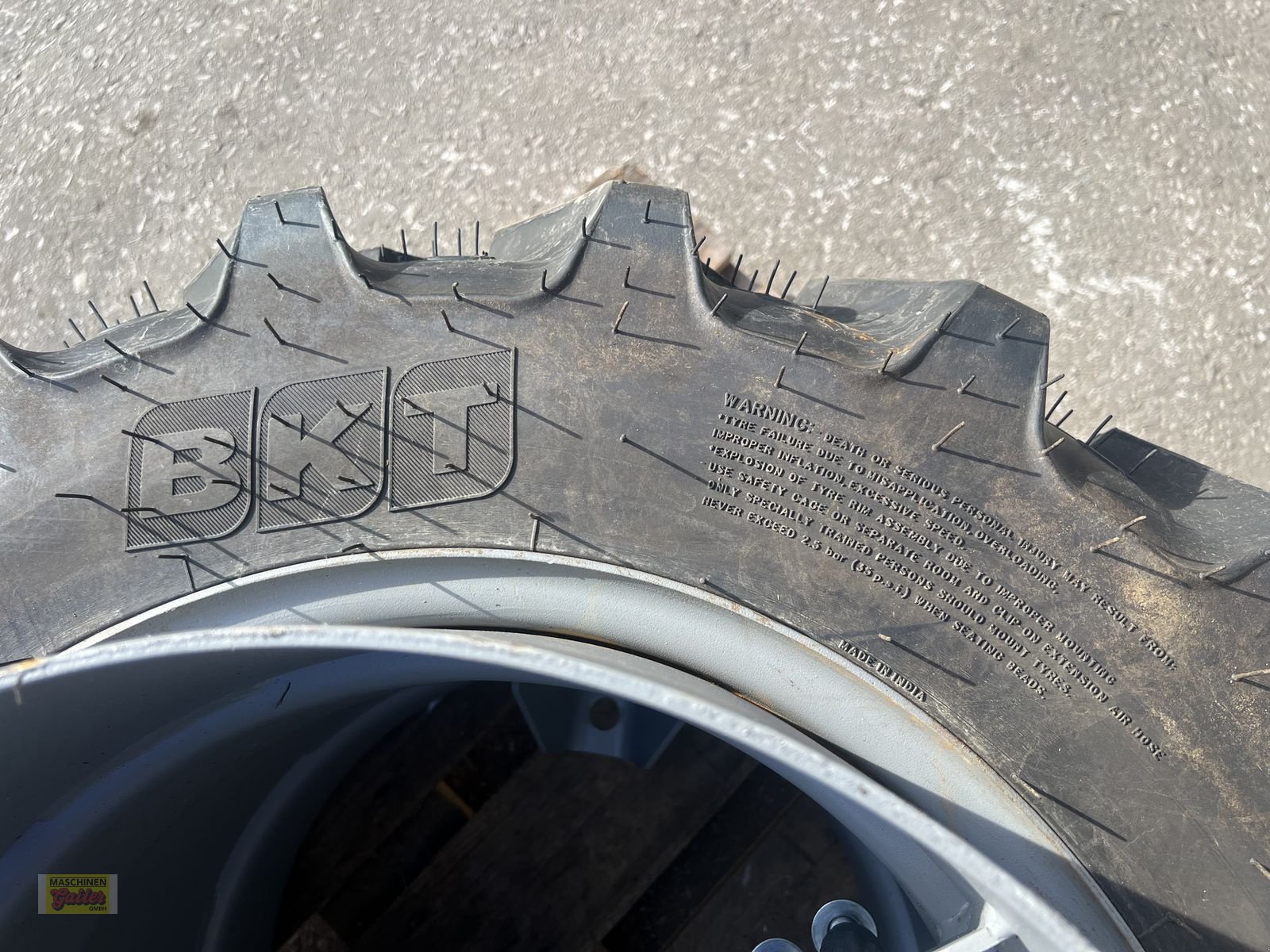 Rad van het type Trinker Zwillingsräder 210/90R20 zu 280/70R20, Vorführmaschine in Kötschach (Foto 4)