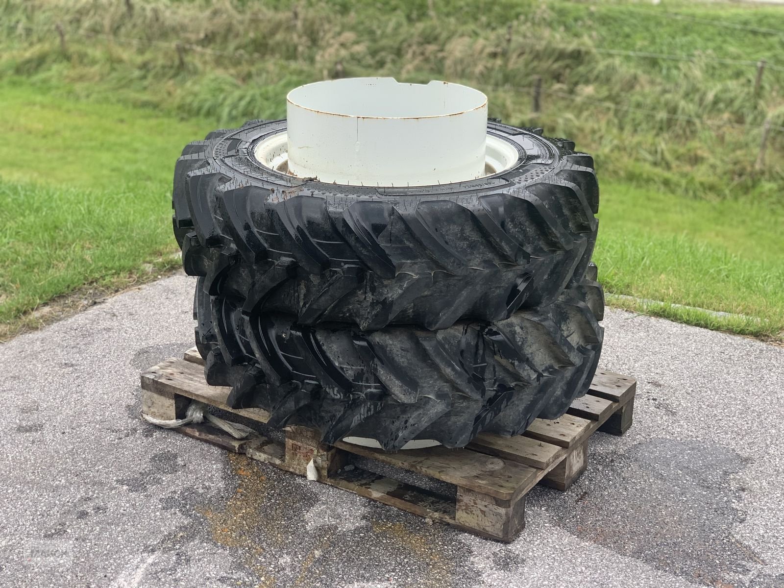 Rad типа Trinker Zwillingsräder 280/85-24, Gebrauchtmaschine в Eben (Фотография 1)