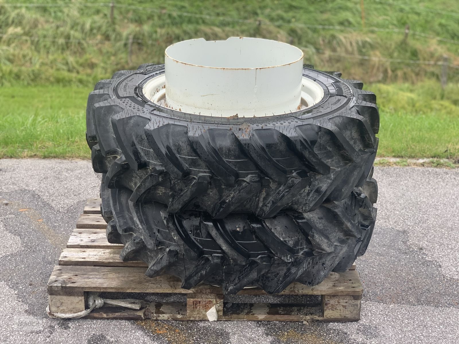 Rad типа Trinker Zwillingsräder 280/85-24, Gebrauchtmaschine в Eben (Фотография 2)