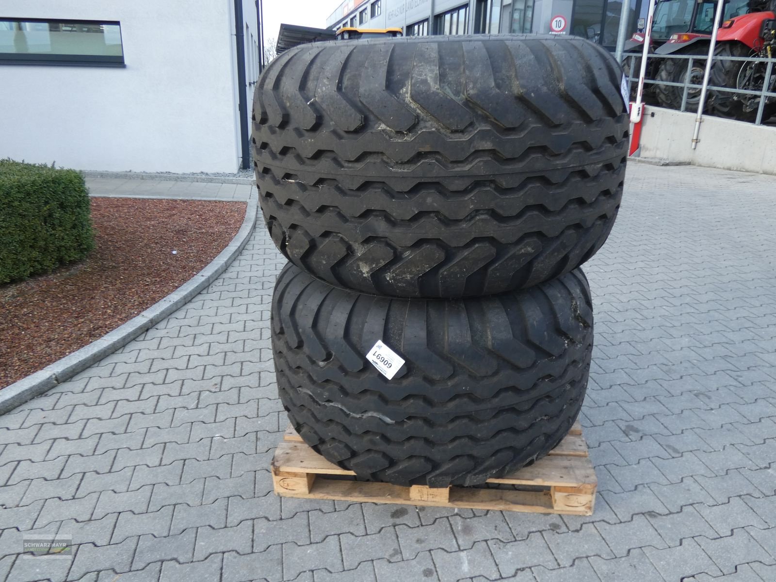 Rad des Typs Vredestein 710/45-22,5 Flot+, Neumaschine in Aurolzmünster (Bild 2)