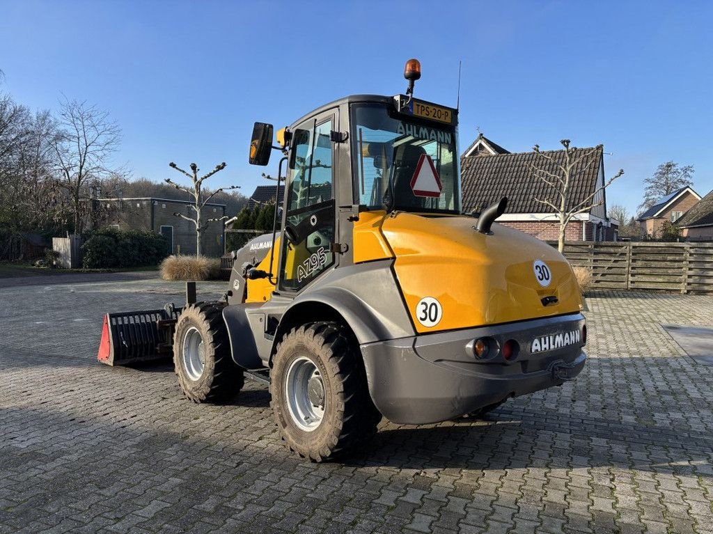 Radlader van het type Ahlmann AZ95 Bak en Lepels., Gebrauchtmaschine in WYNJEWOUDE (Foto 8)